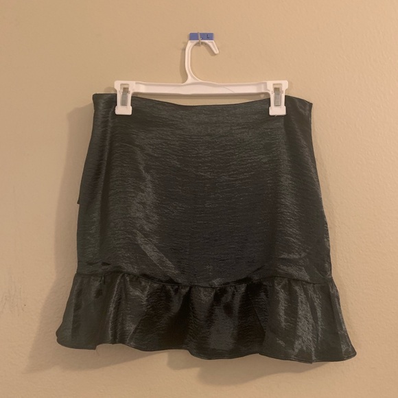 NWOT Ruffle Skirt - Picture 5 of 7